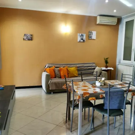 Spacious With Sea View In The Heart Of 85 M² Appartement Gênes